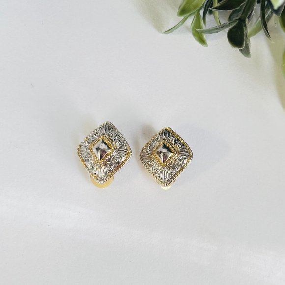 Beautiful Vintage Clip on Earrings Diamond shaped - Picture 2 of 6